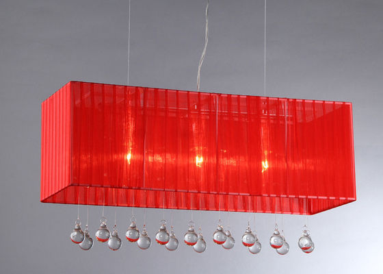 Tela que cubre la decoración interior roja de las lámparas rectangulares modernas