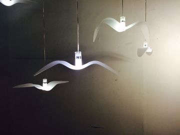Iluminación pendiente simple de la pequeña del pájaro resina blanca como la leche de la lámpara