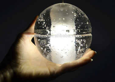 La lámpara cristalina transparente enciende la iluminación pendiente llevada de la bola de cristal