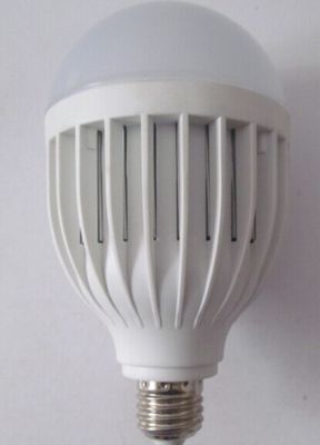 Altas fábricas de vivienda plásticas de los bulbos del globo del lumen 12W 1150LM IP45 Epistar LED